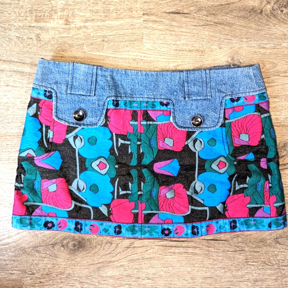 Cusco Barcelona graphic floral print mini skirt - Picture 2 of 6